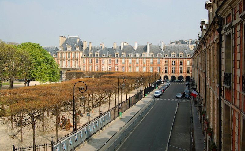 Place des Vosges.JPG